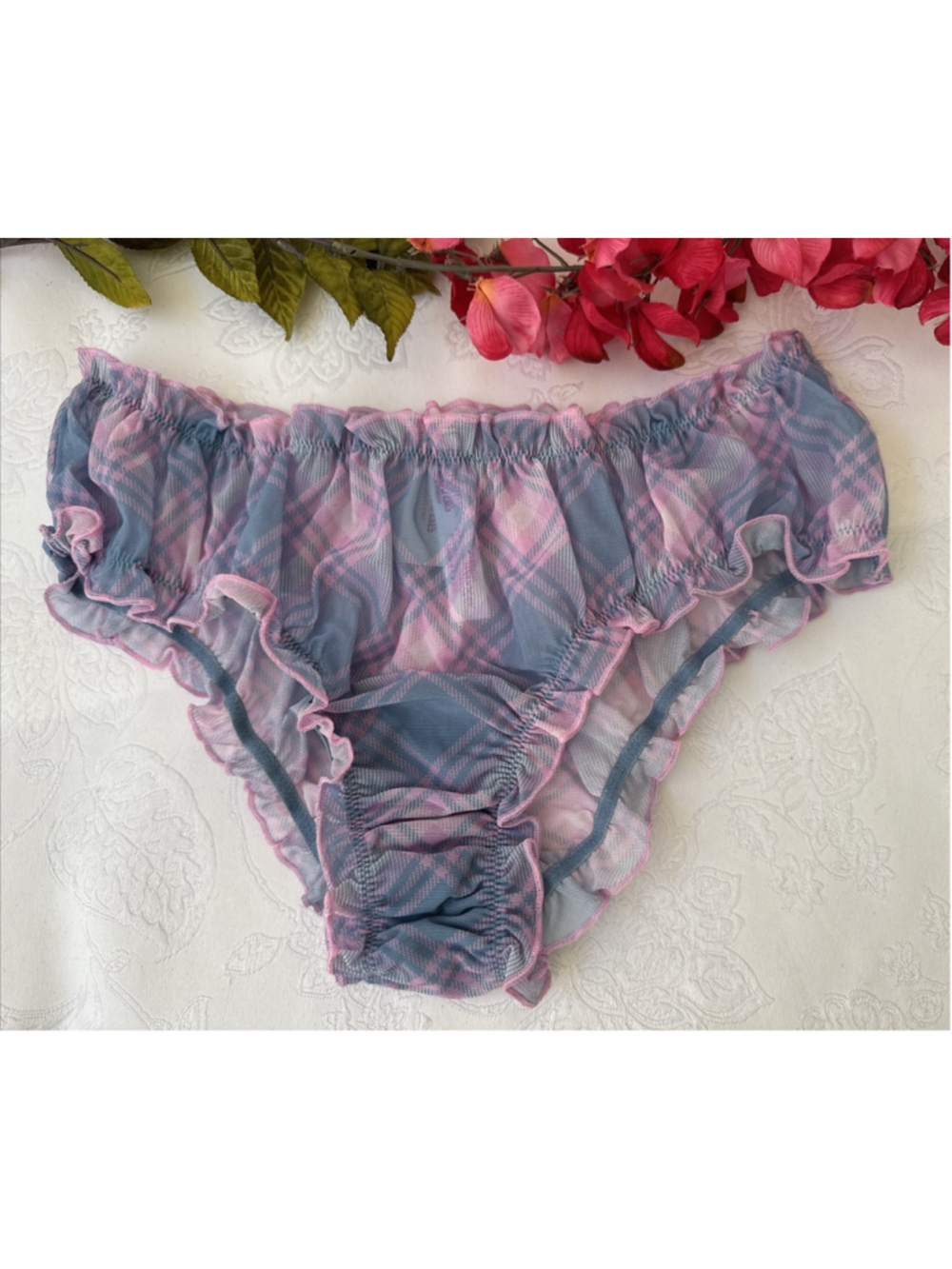 PINK VICTORIA'S SECRET M PUCKERED BLUE PINK MESH SISSY RUFFLE CHEEKY PANTIES NWT